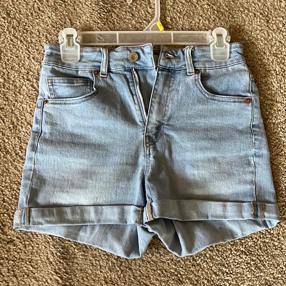 H&M denim high rise shorts in light denim blue, size 4.